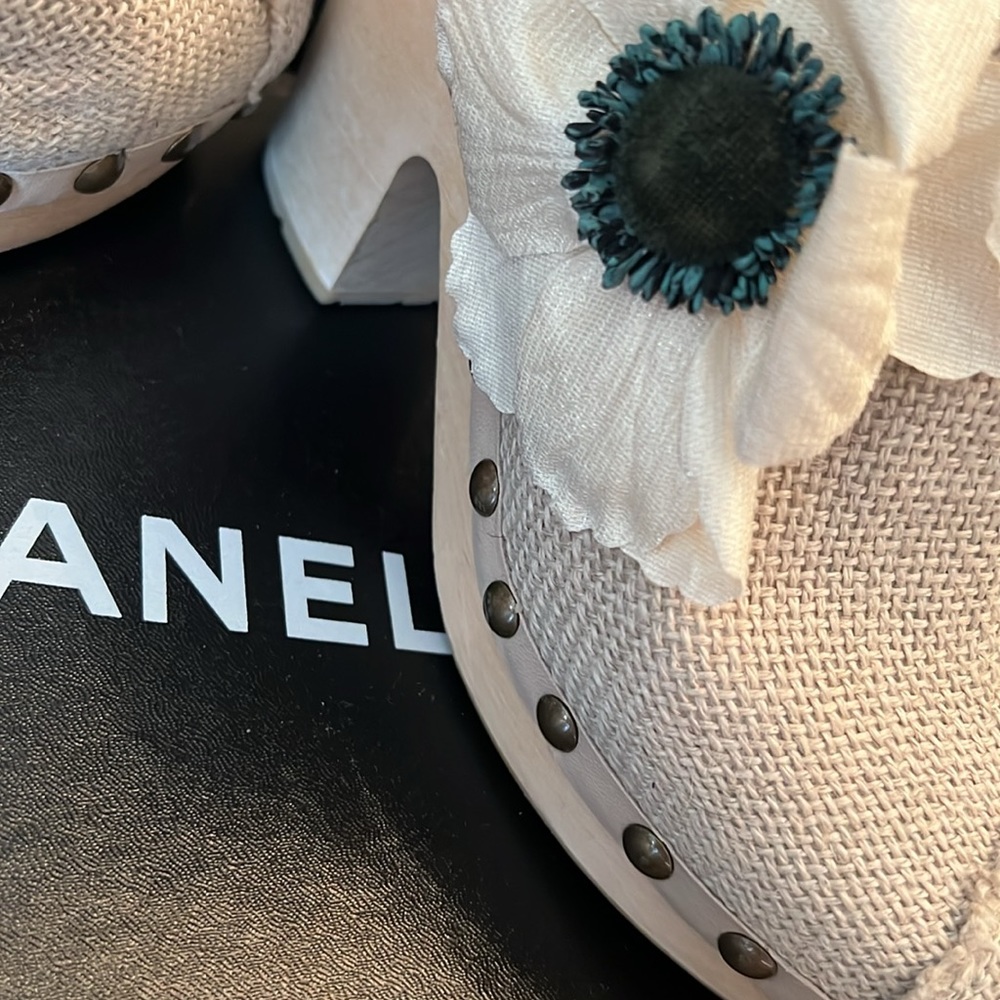 Runway Chanel Clogs Canvas Studded Camellia Flower Shoes Italy 38 - Picture 2 of 9